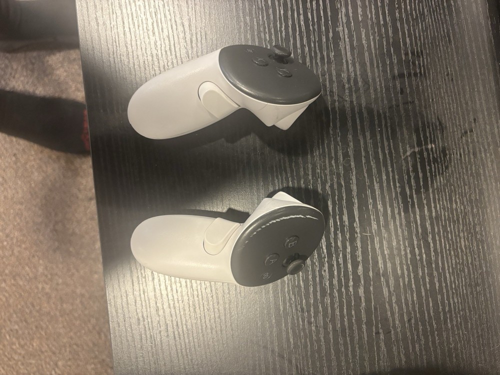 Quest 3s headset, 9 VIVE Trackers, 3 Base Stations, and Controllers