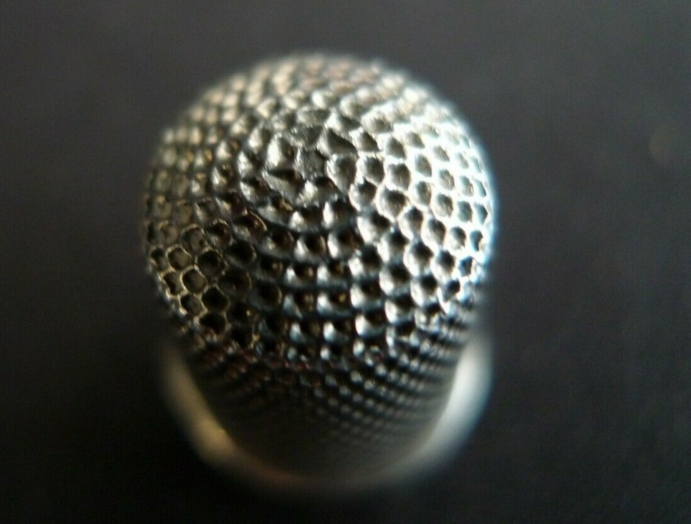 VINTAGE STERLING SILVER SEWING THIMBLE HAMMERED PATTERN DESIGN EDGING SIZE 8