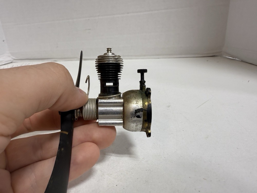 Cox Gas Powered Motor with thimble drome Propeller
