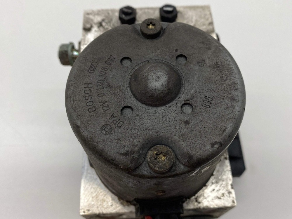 Audi S4 ABS pump control module B5 2000 Saloon
