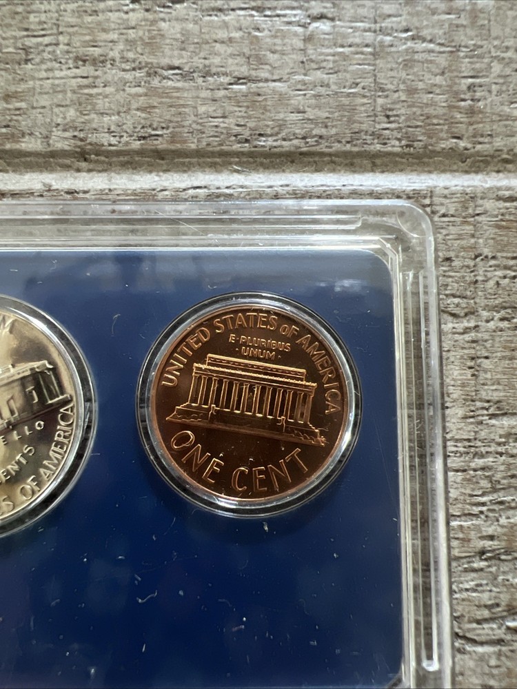 1966 US Mint Special Mint Set In Capital Holder