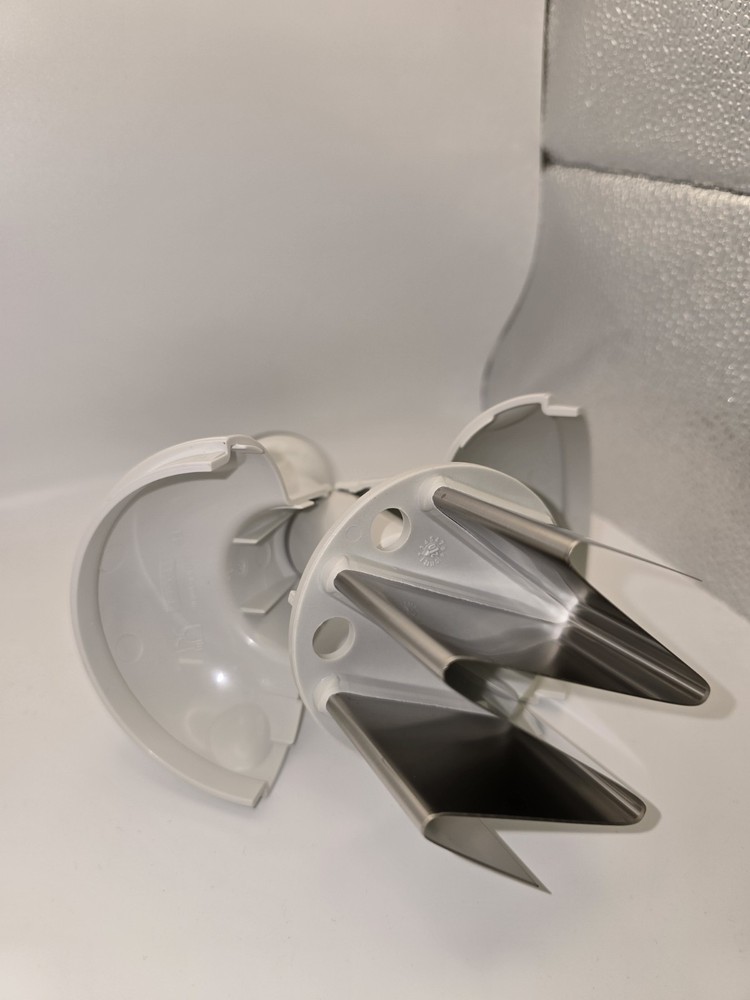 Pampered Chef Push Function Food Chopper - White