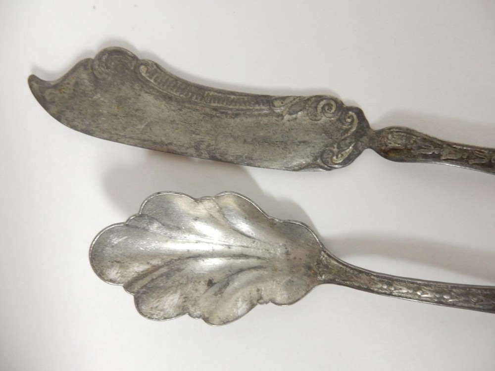 VINTAGE STANDARD, SILVER PLATE SUGAR SHELL & BUTTER KNIFE SET