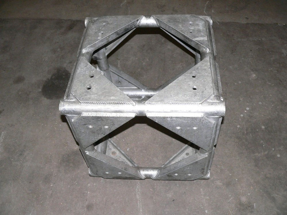 TOMCAT BOX TRUSS CORNER BLOCK