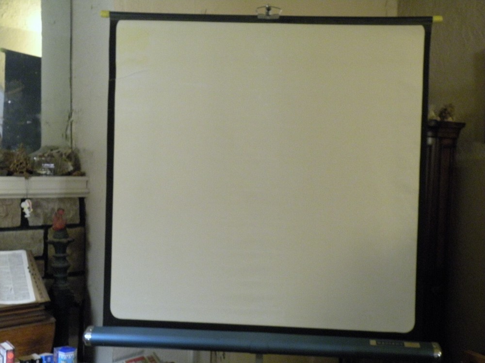 RADIANT projection screen 50 x 50 inches