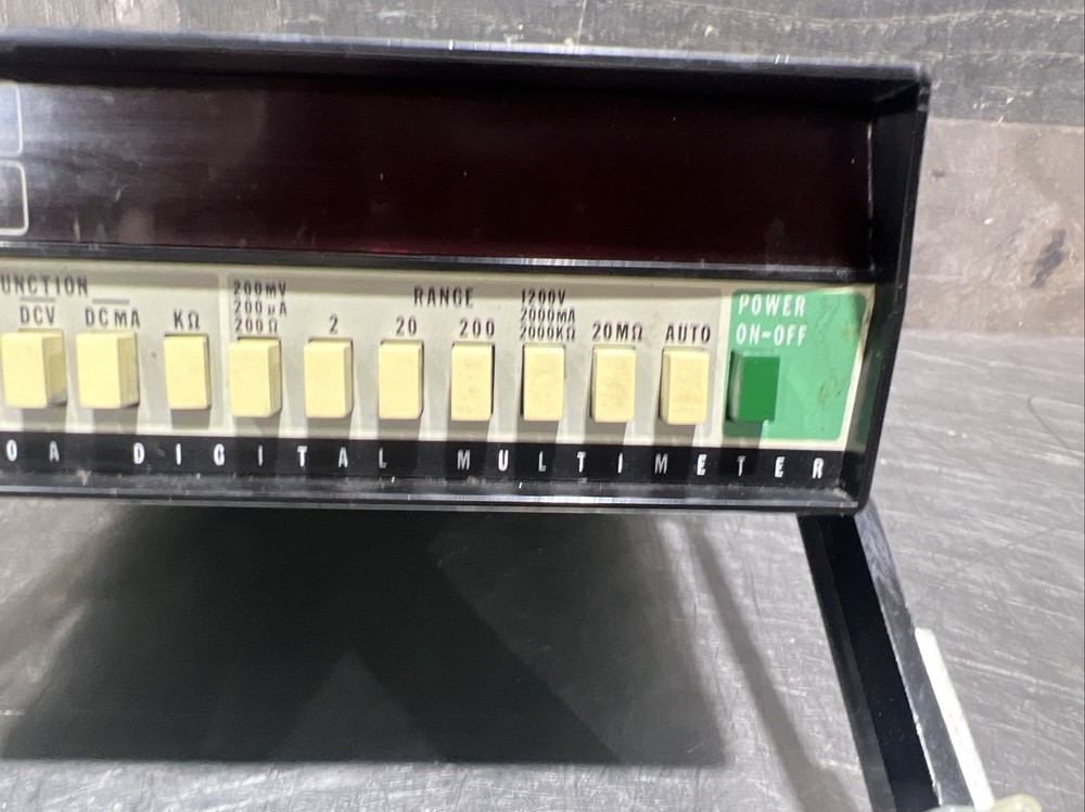Fluke 8600A Digital Voltmeter Multimeter. Used Surplus