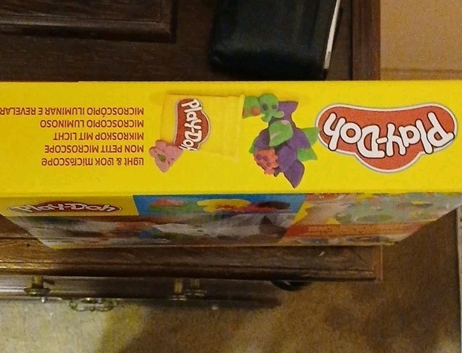 Hasbro Play-Doh Light & Look Microscope