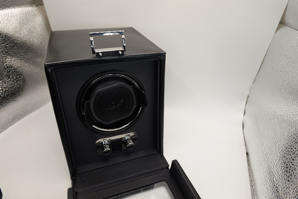 Wolf Single Watch Winder Model M2.1 New Batteries Works.