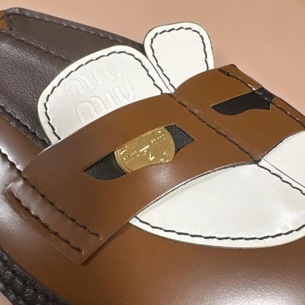 MIU MIU Shoe-Shaped Keyring Brown