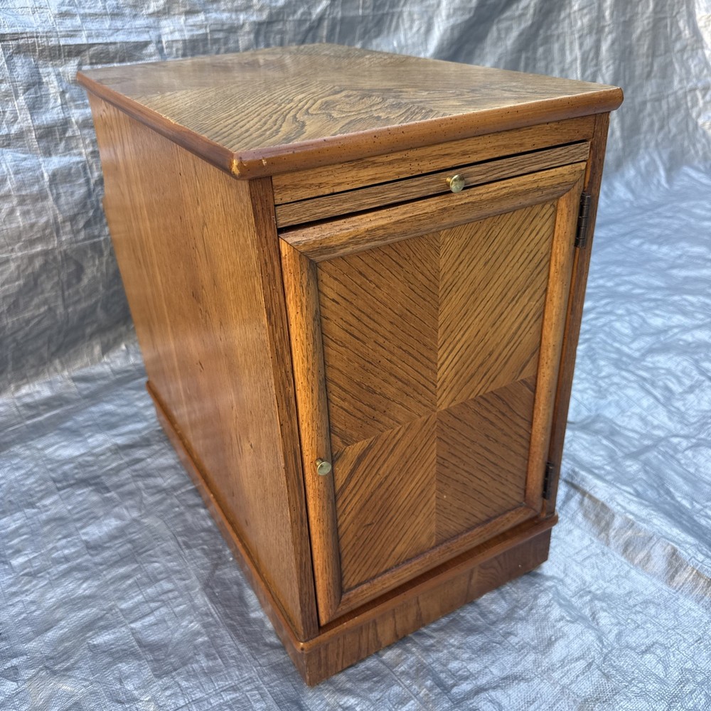 MCM Lane End Table With Magazine Rack