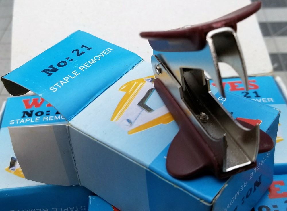Box Of (12) New Full-Size Staple Removers [C7S2]
