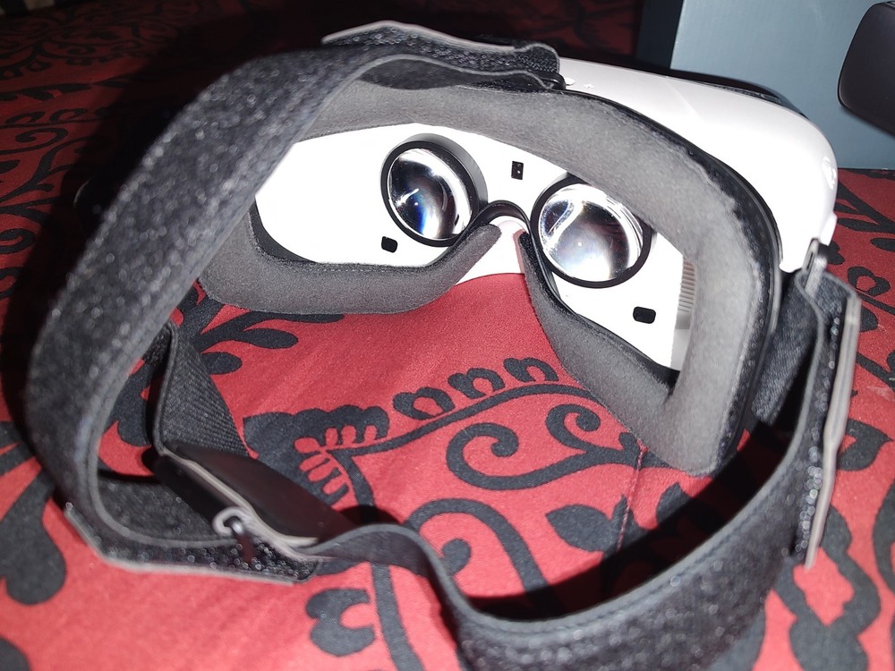 Samsung Gear VR Virtual Reality Headset Powered by Oculus