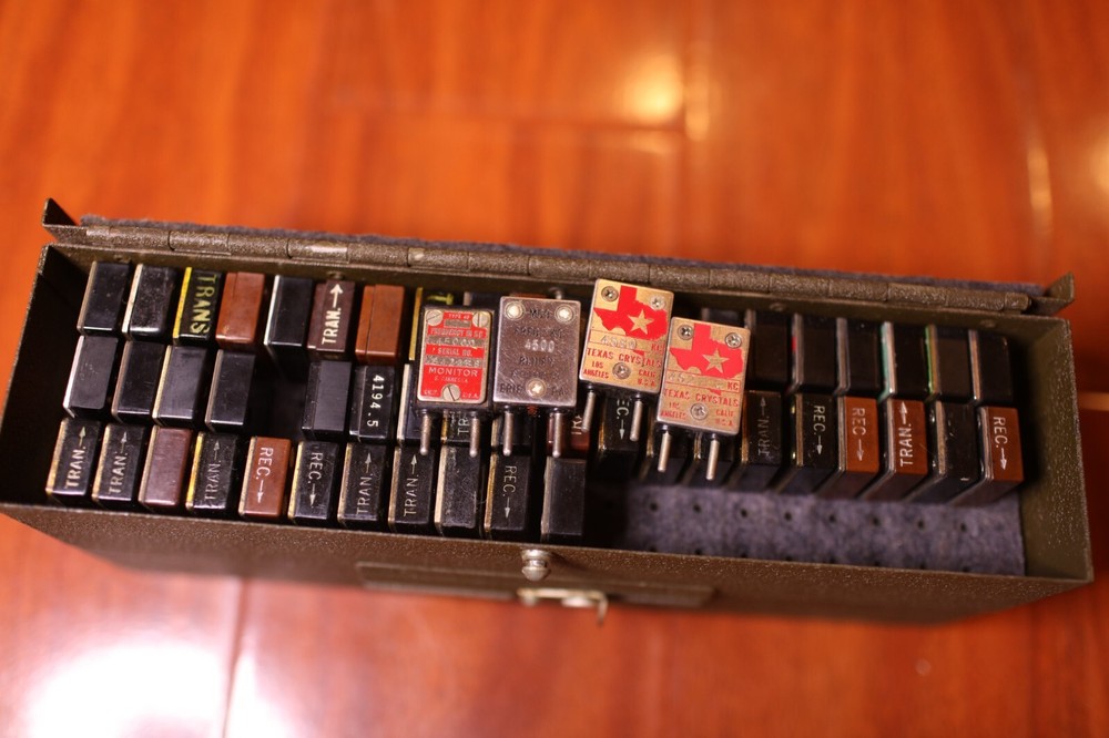 Signal Corps CS-137 Case w/ Frequency Quartz Crystals
