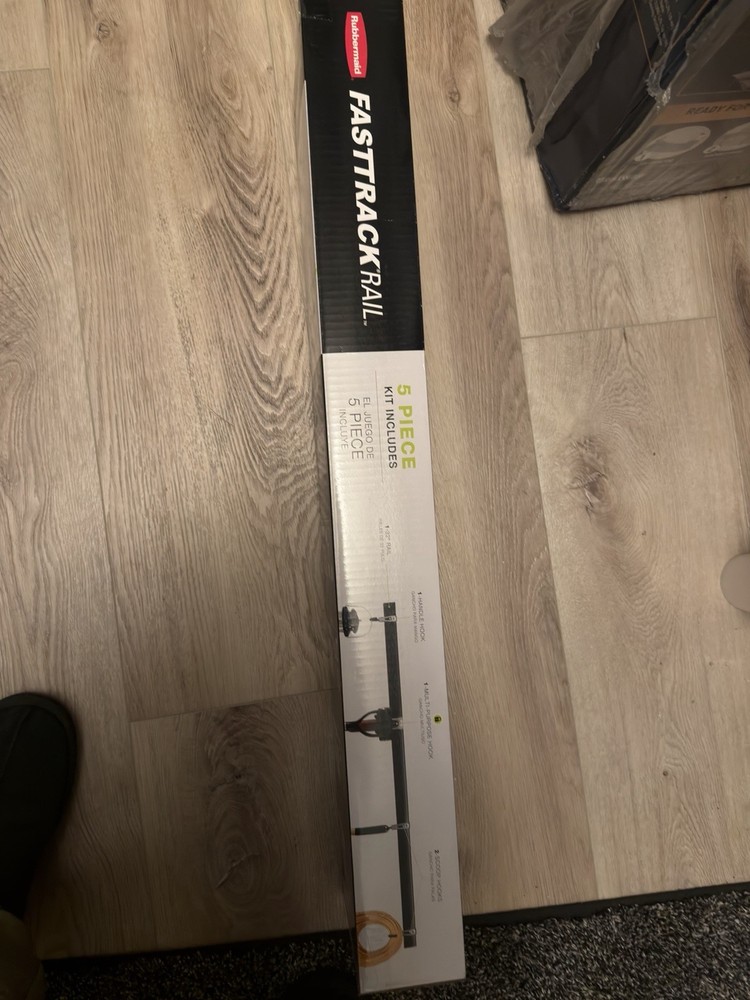 Rubbermaid Fasttrack Rail 5 Piece Kit 32" for Multi-Purpose Scoops, Handle Hooks