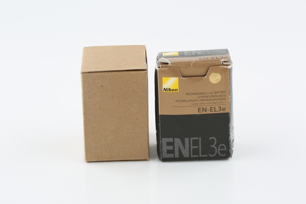 Nikon Accessories Pack Bundle: EN-EL3e Battery & Xtend-a-View LCD Viewer & Case
