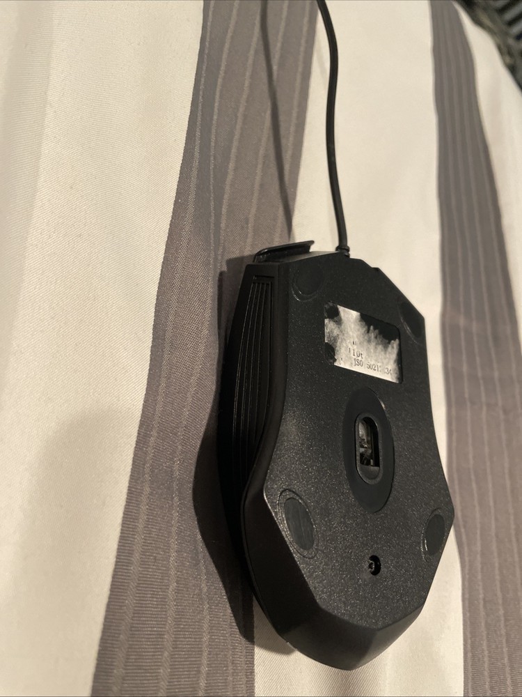 Black Unbranded Carbon Fiber Pattern Wired Gaming Mouse 3 Buttons