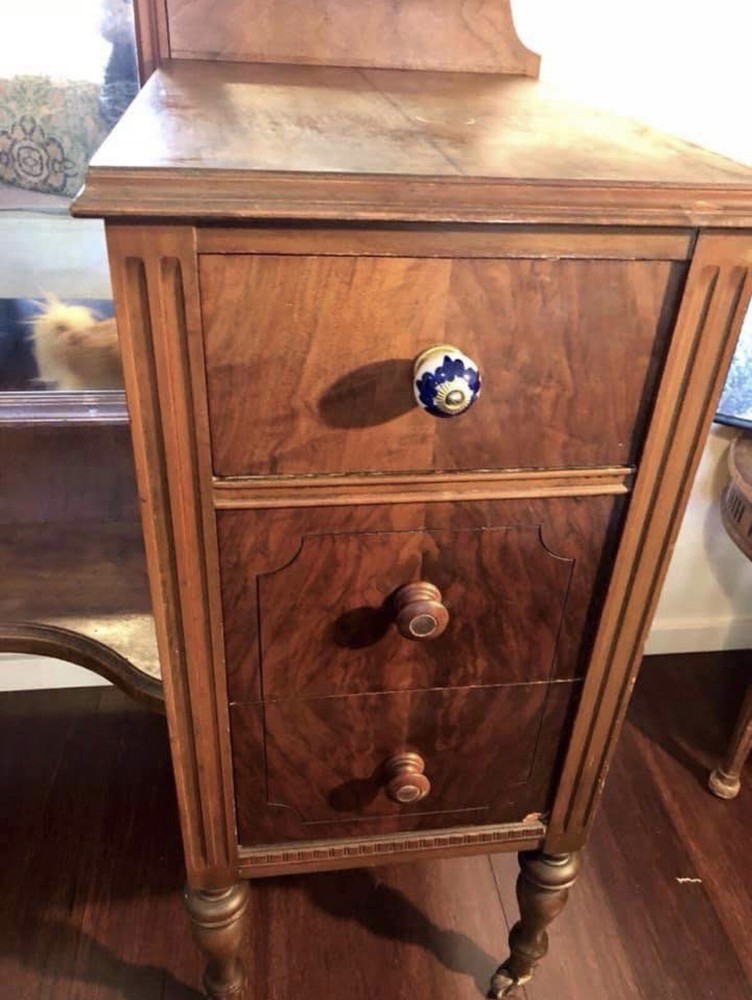 1920 Vanity With Mirror