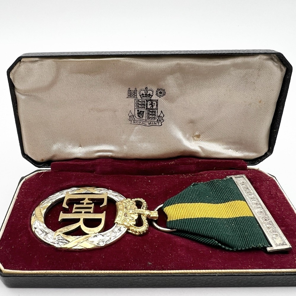 Genuine QE2 1963 Efficiency Decoration Medal & Box