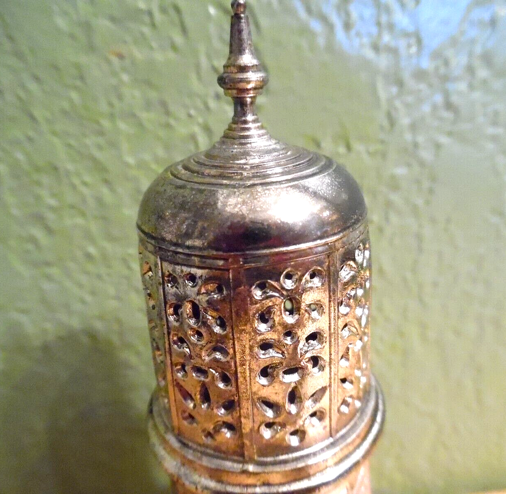 ANTIQUE TALL ORNATE ETCHED SILVERPLATE SUGAR SHAKER