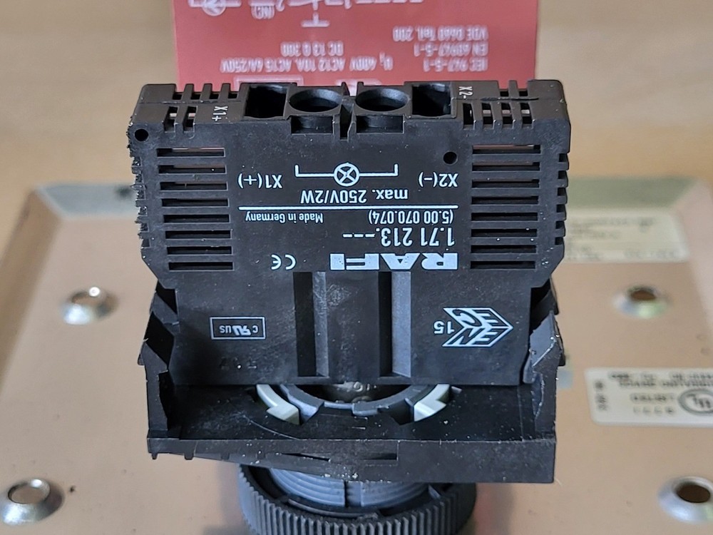 SURPLUS NEW SIMPLEX 0637664 Surface Mount Maintenance Switch – Safety