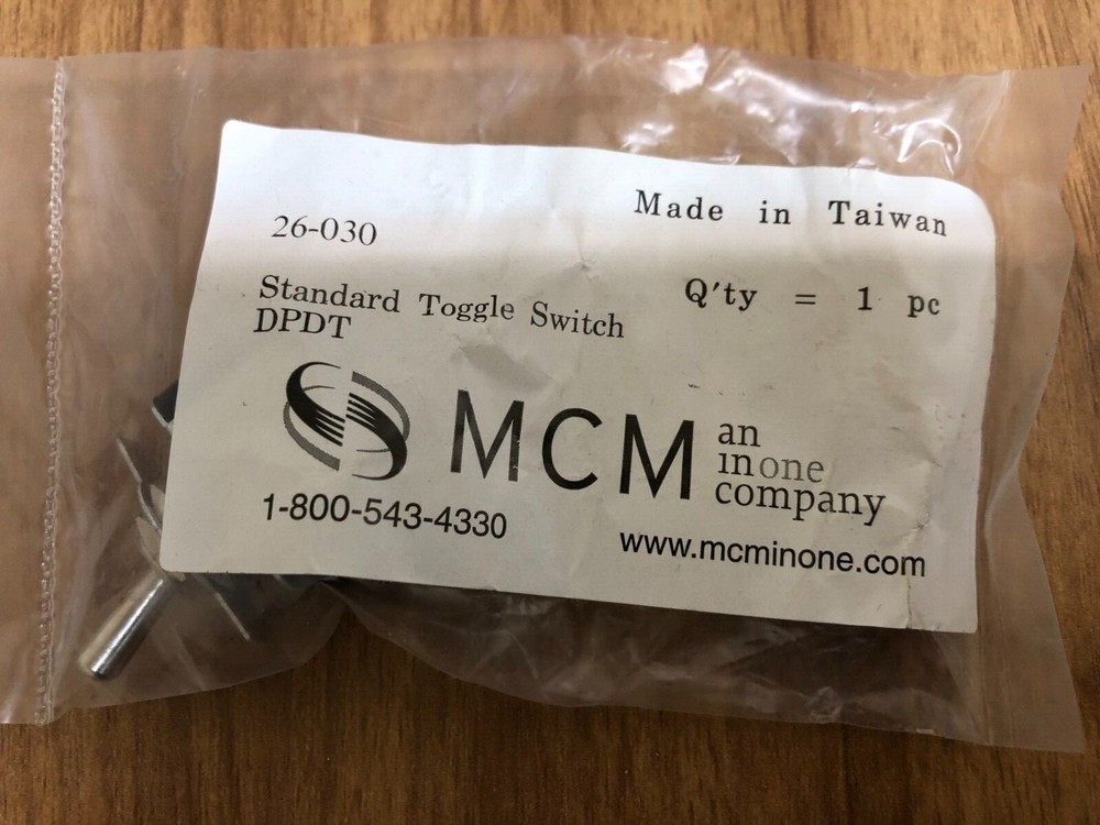MCM 26-030 STANDARD TOGGLE SWITCH DPDT