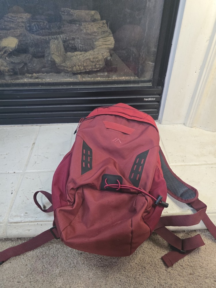 Quest Adrift 2l Hrdration Backpack Red Used