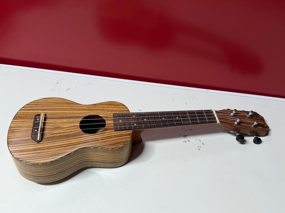 JINYUN striped pattern concert ukulele used