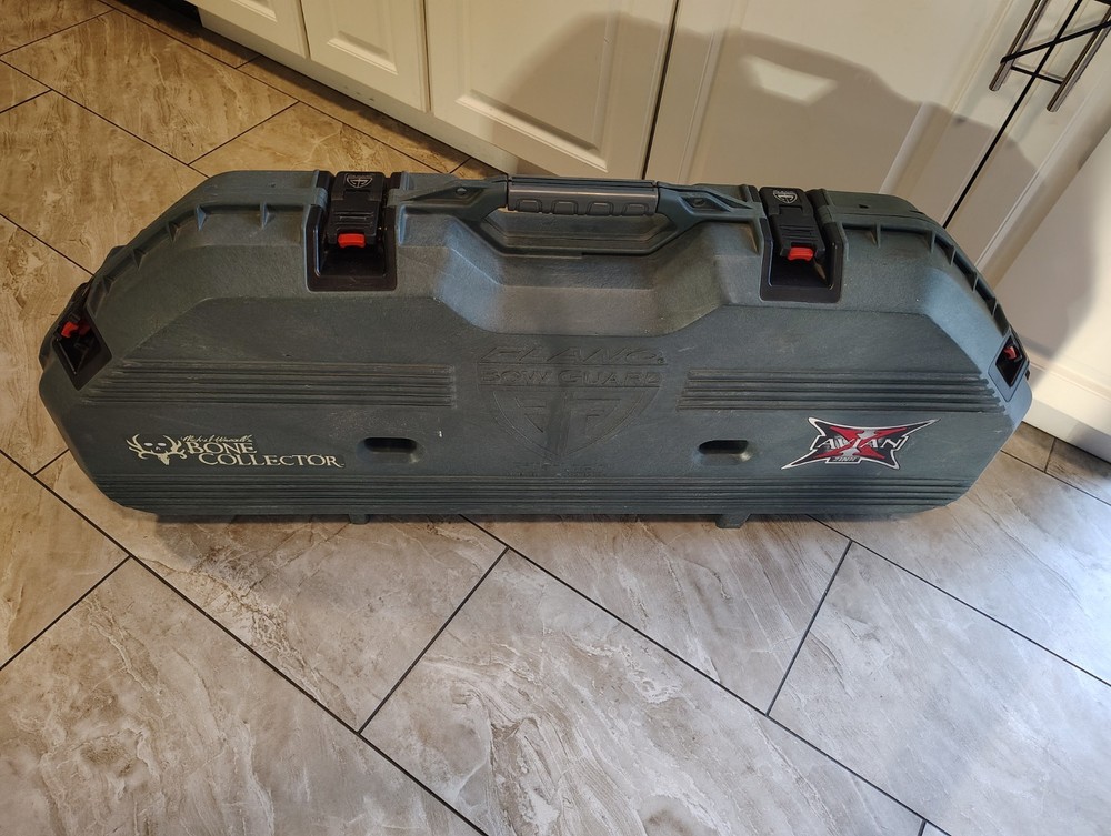 Plano Protector Series Compact Bow Case Bone collector series