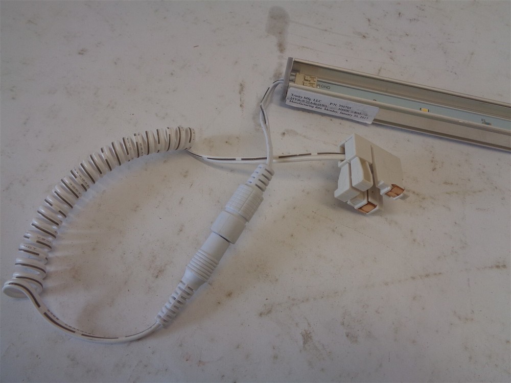 Qty = 21: LED Undershelf Lighting 46"