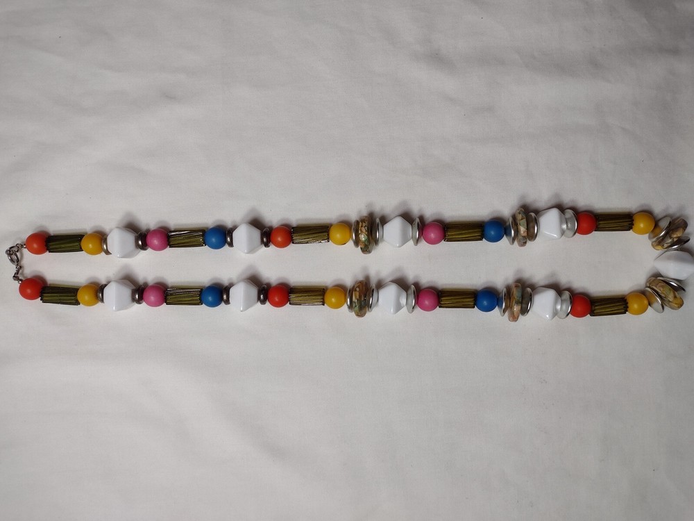 MULTICOLORED AND MULTI SHAPED BEADED NECKLACE