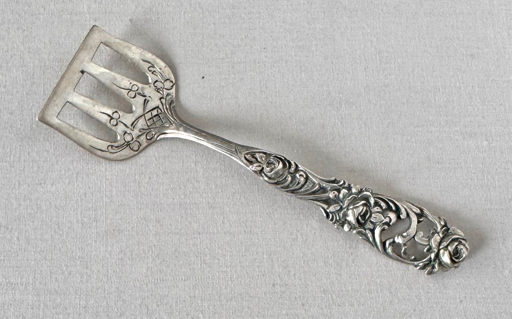 Small 800 Silver Sardine Server;Y386