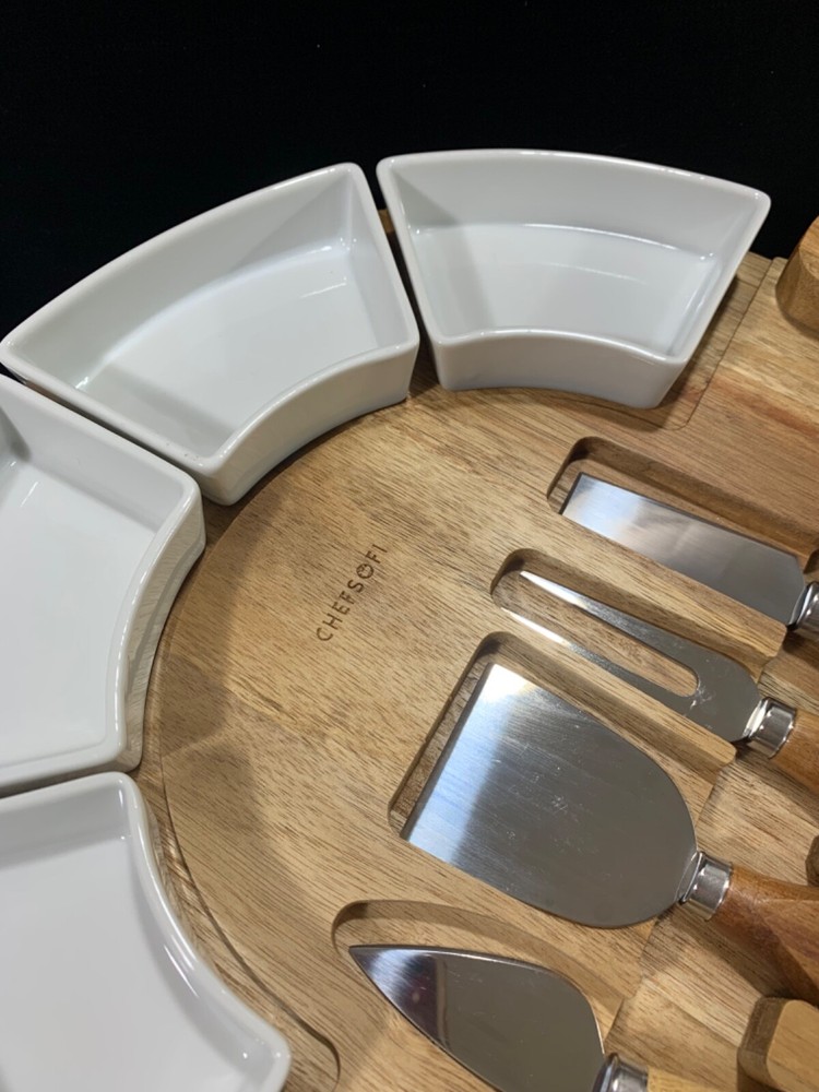 Bamboo Cheese Charcuterie Board pre owned