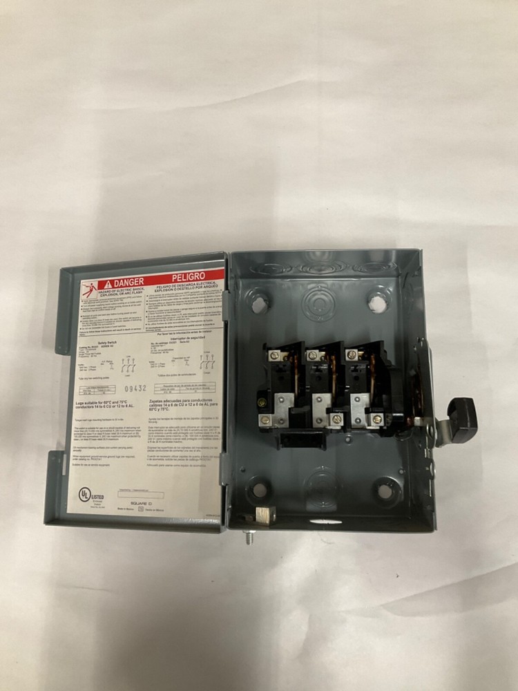 SQUARE D DU321 30A SAFTEY SWITCH - ECS