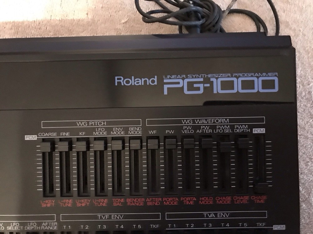 Roland PG-1000 Linear Synthesizer Programmer With Power Supply