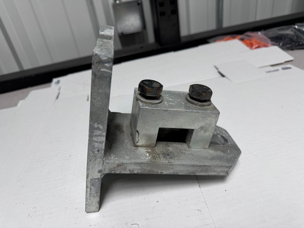 Car-O-Liner C2 Clamp Plate - Used