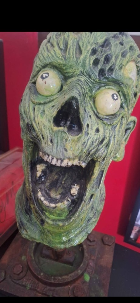 Full Size Zombie Rubber Head Display