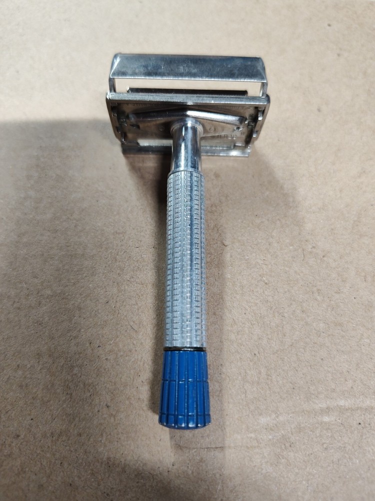 VINTAGE GILLETTE Blue Tip SAFETY RAZOR B-4