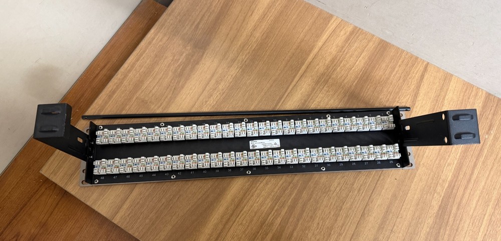 BELDEN AX103256, 10GX KEY CONNECT PATCH PANEL (MISSING CAPS)