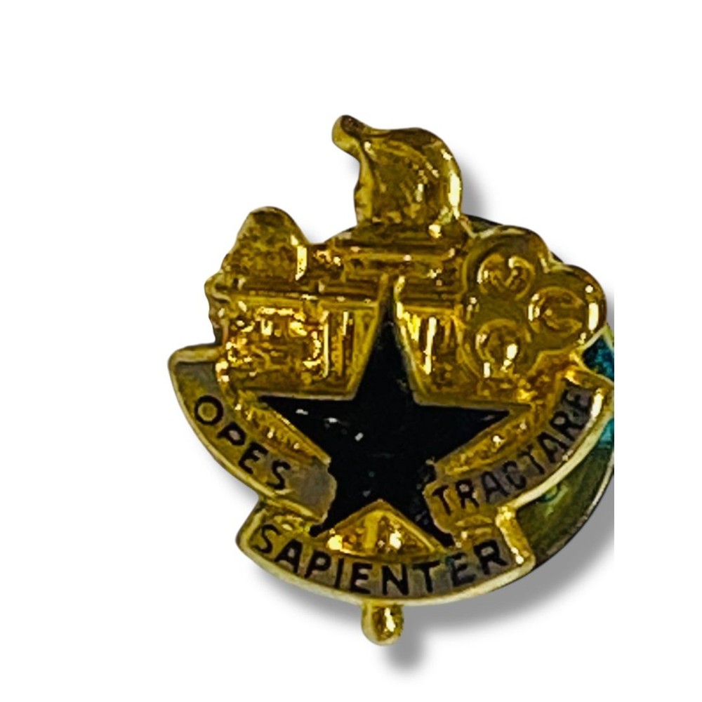 US Army Logistics University Unit Crest Pin Opens Sapienter Tractare .6"