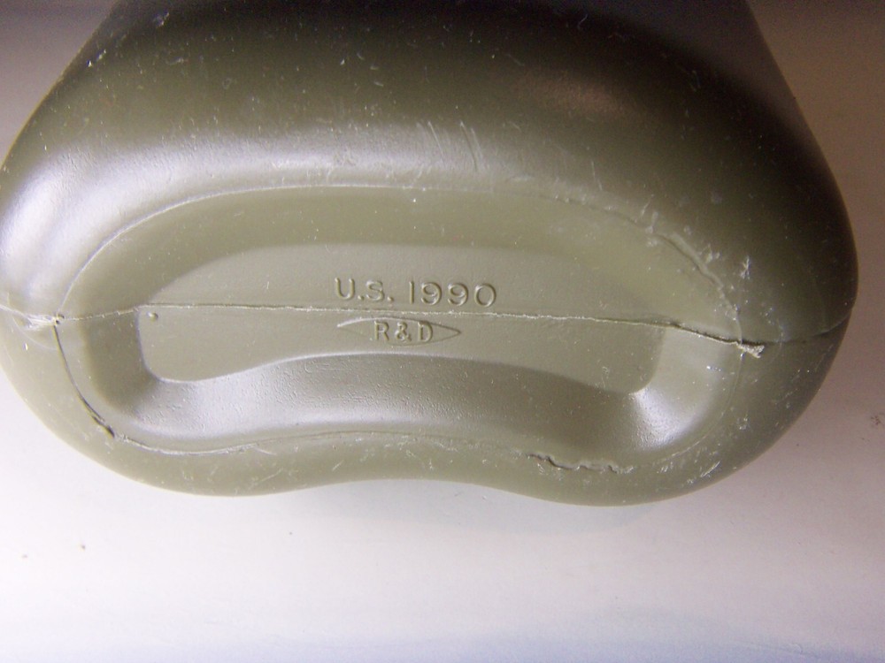 CANTEEN US 1990 GREEN PLASTIC