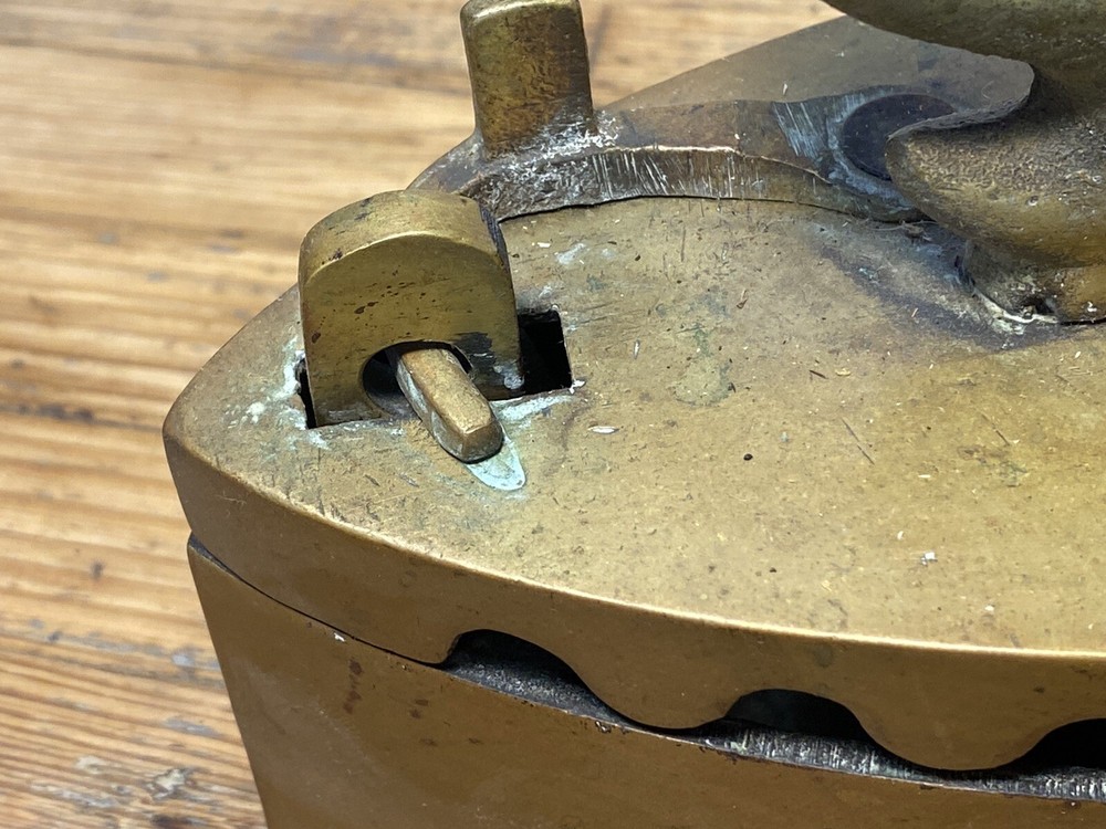 ANTIQUE BRASS SAD IRON LAUNDRY CHARCOAL COAL