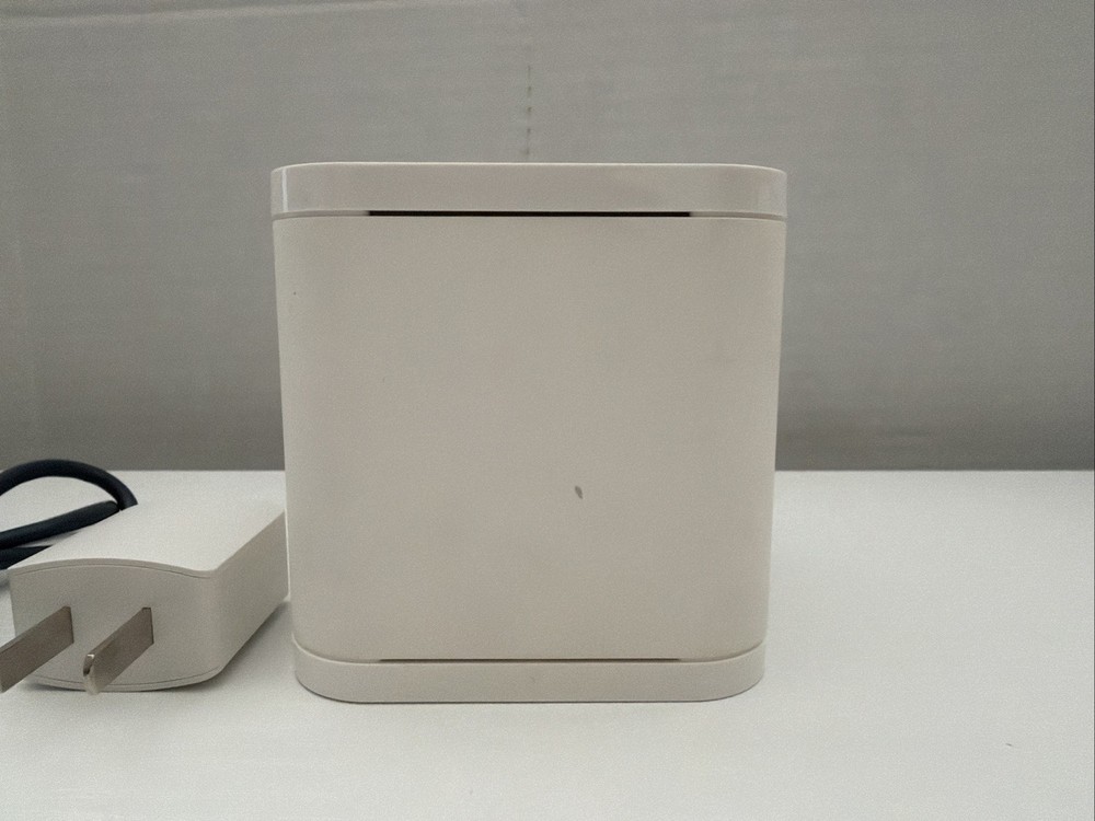 Circle Media Inc Circle Parental WiFi Managing Device 2AF7ECIRCLE Powers On