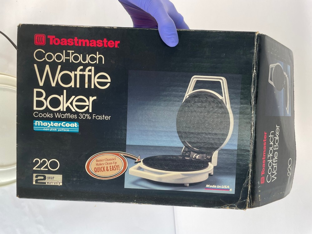 Toastmaster Model 220 Cool-Touch Waffle Baker