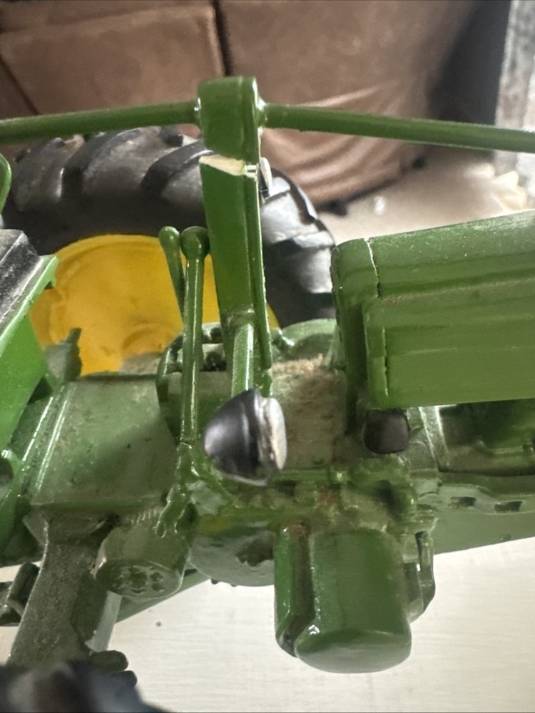 Danbury Mint John Deere 1948 Model "B" Tractor Desk Clock 8”