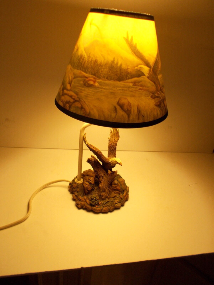 NIGHT LIGHT WITH EAGLE FIGURE