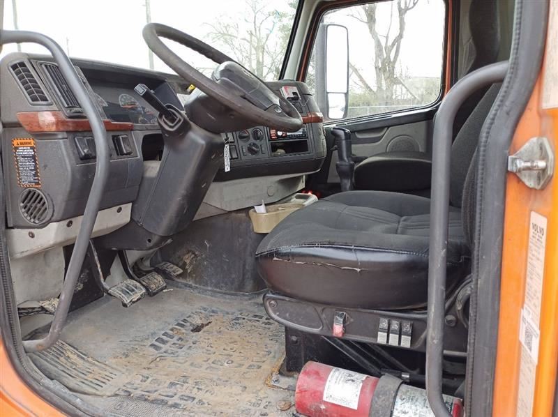 Volvo VN Frame Step 5"X36" (10957461