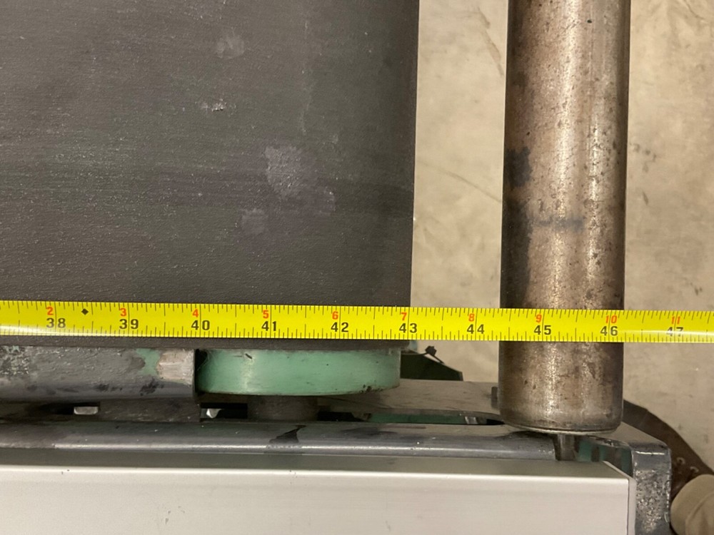 Roach conveyor belt system