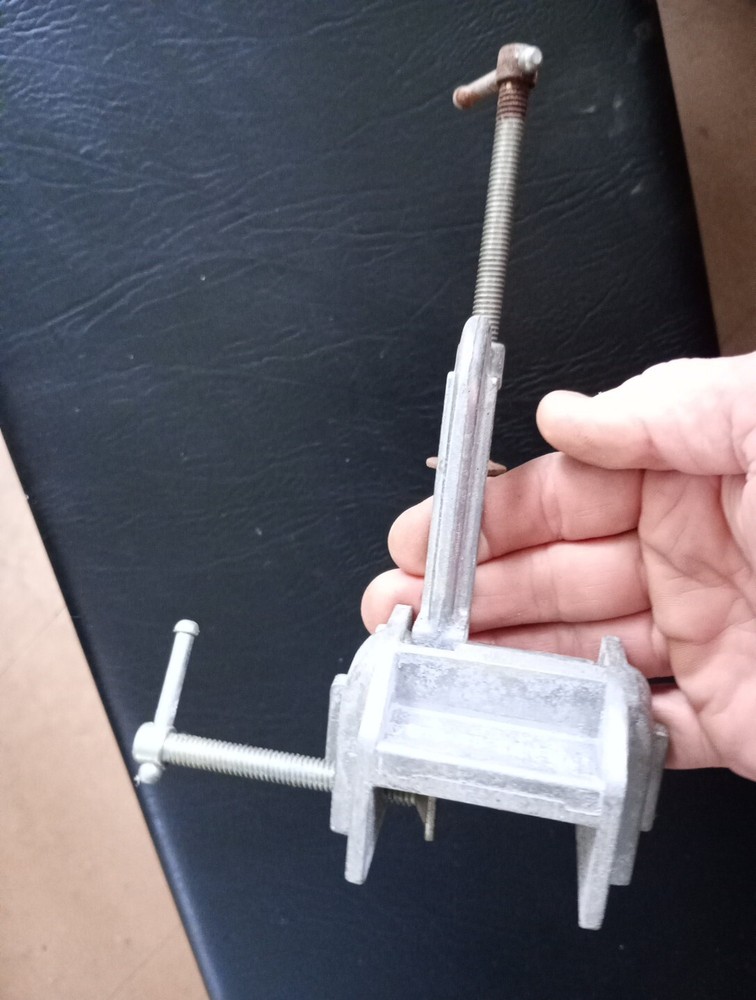 Alston Egner right arm joint clamp