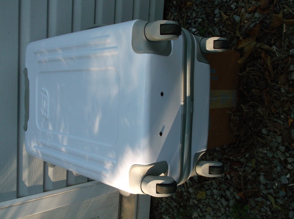 SKECHERS WHITE Hardside 24" Spinner Suitcase