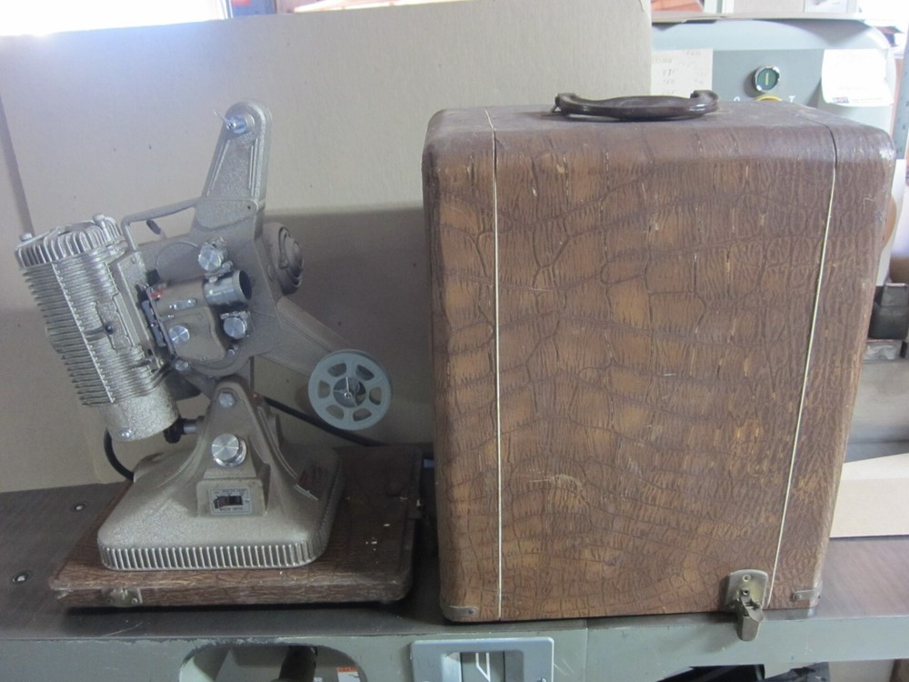 Vintage Keystone Commander Deluxe Model K-108 Projector W/Case Working Condition